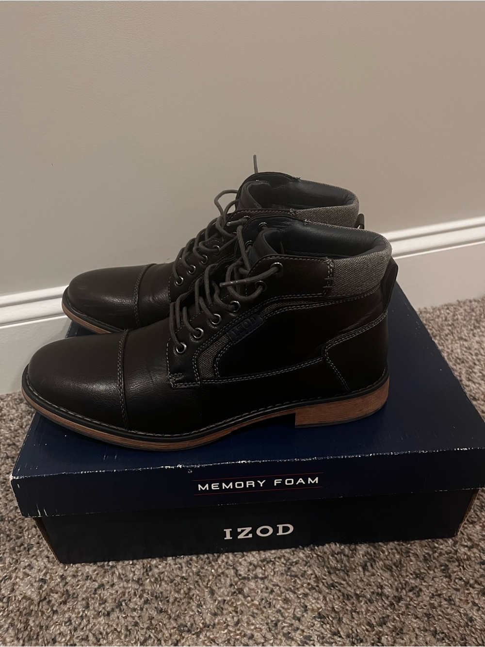 Izod Black and Gray Leather Chukka Boots
